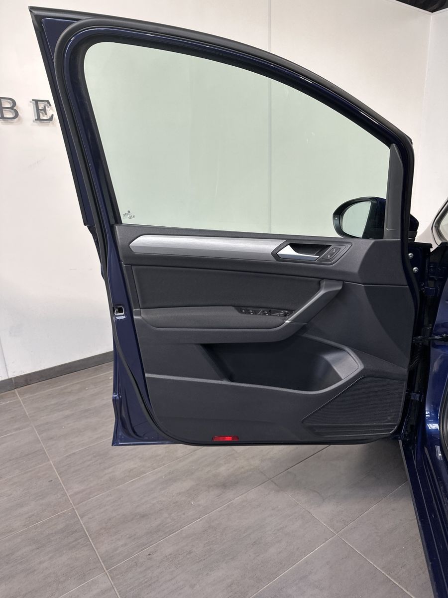 Fahrzeugabbildung Volkswagen Touran 2.0 TDI DSG CL NAV+ACC+DIGDISPLAY+KAM+1HD