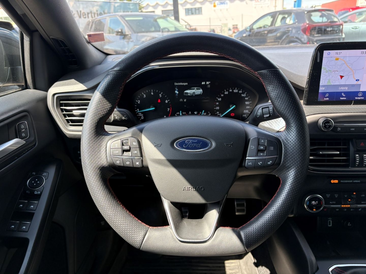 Fahrzeugabbildung Ford Focus Turnier ST-Line LED Kamera HeadUpDisplay