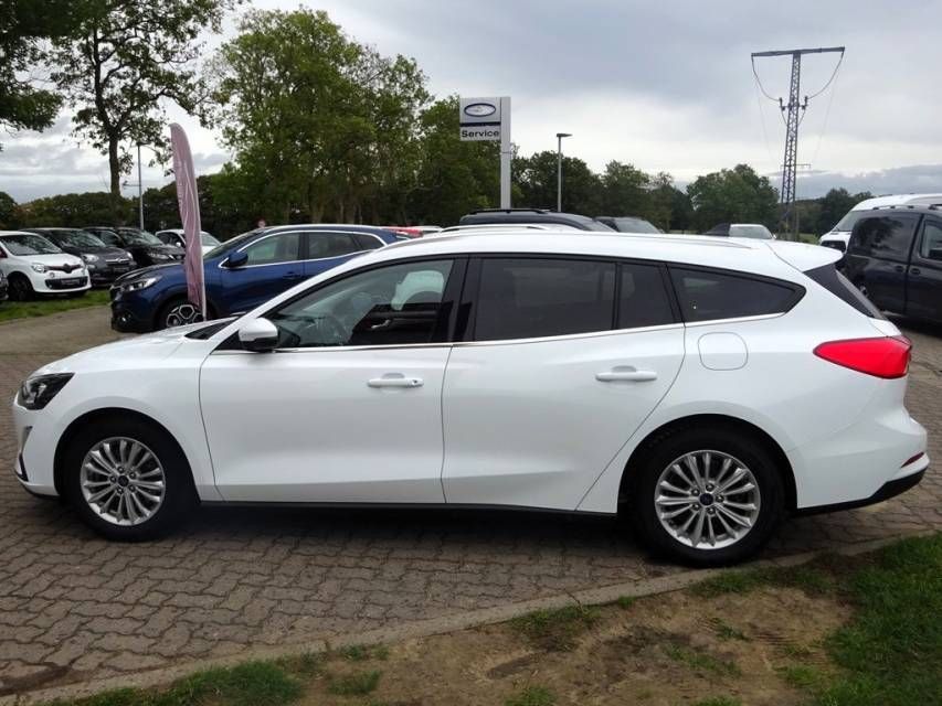 Fahrzeugabbildung Ford Focus Turnier 1.0 EcoBoost Automatik  Titanium