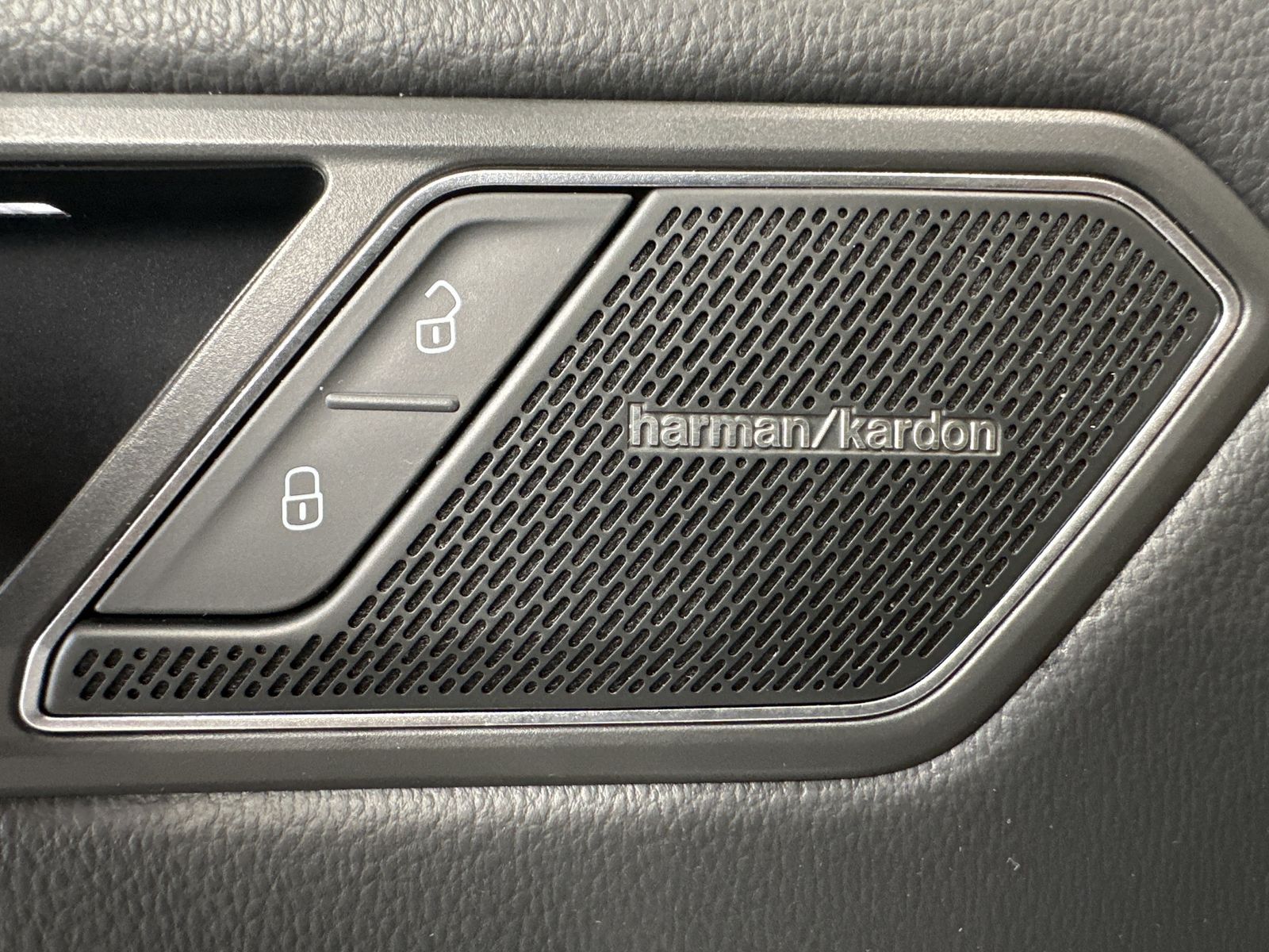 Fahrzeugabbildung Volkswagen Tiguan Allspace Elegance 4M NAV+LED+PANO+AHK+VC