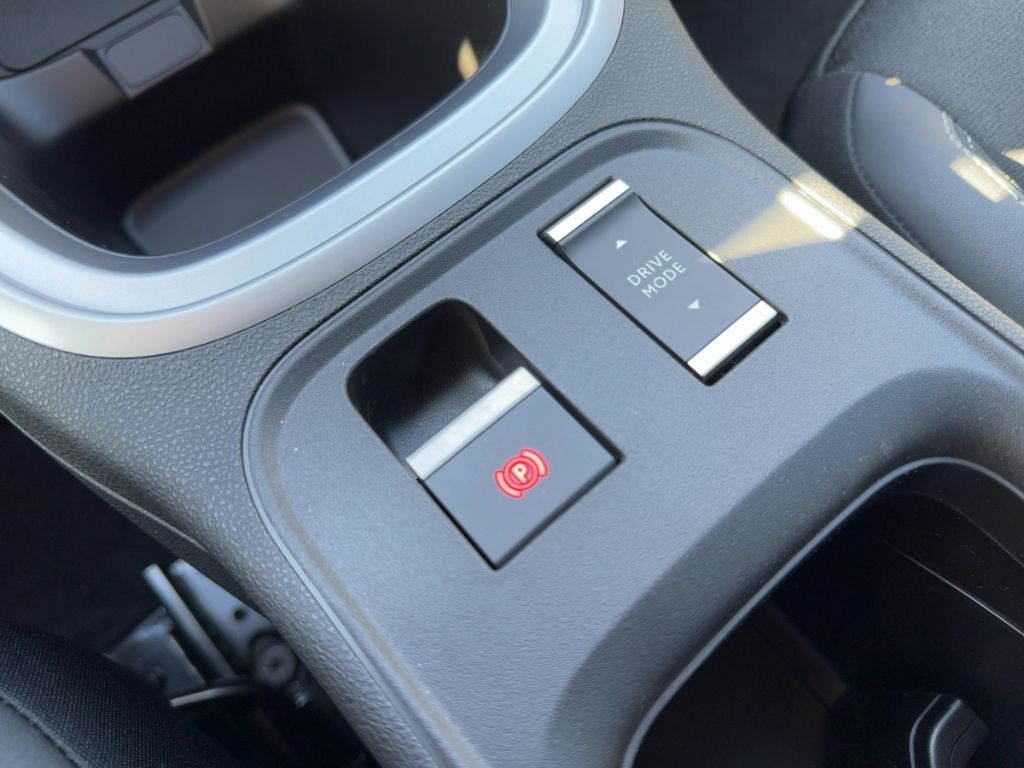 Fahrzeugabbildung Jeep Avenger e-Hybrid Altitude NAVI ALLWETTER WINTER