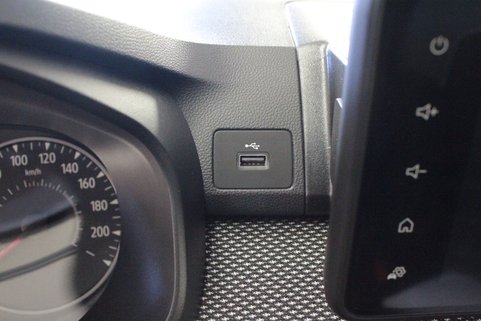Fahrzeugabbildung Dacia Sandero TCe 90 Expression*Winterpaket*Alu*15424*