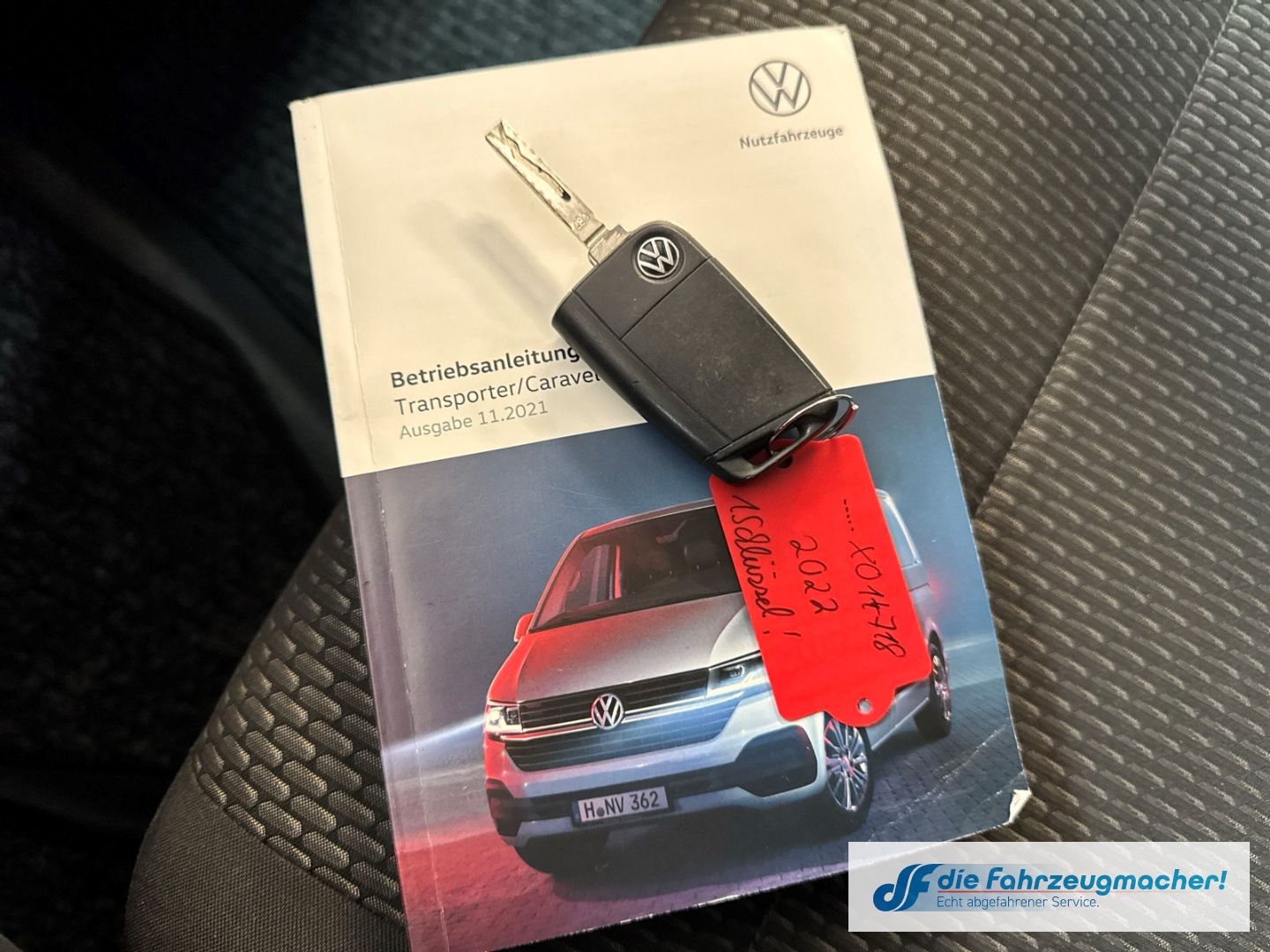 Fahrzeugabbildung Volkswagen Transporter T6.1 Kombi 2.0 TDI 9.Si. AHK DAB Kam