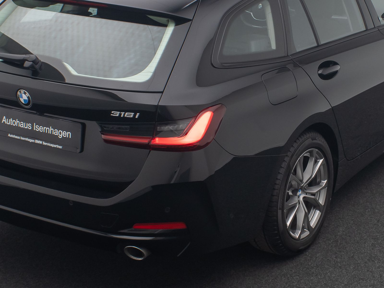 Fahrzeugabbildung BMW 318i Alarm DAB Kamera Sportlenkrad CockpitPlus