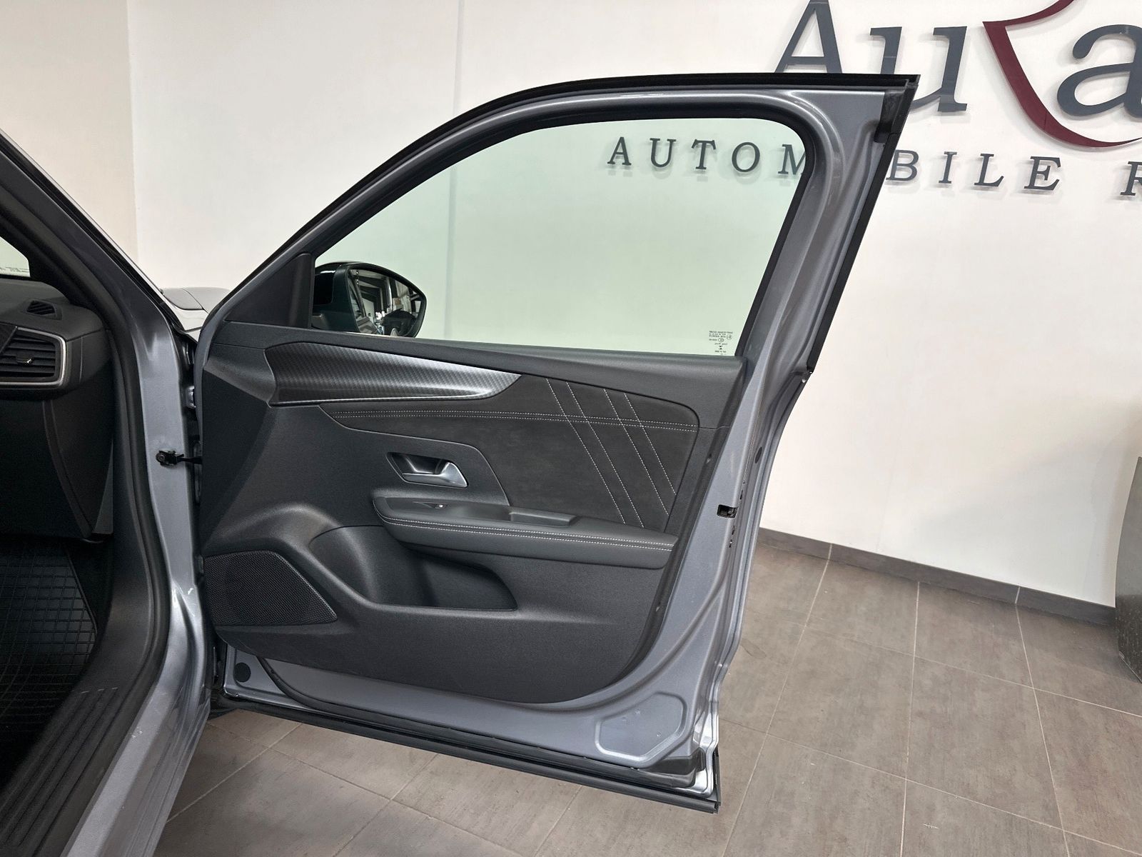 Fahrzeugabbildung Opel Mokka-e Ultimate NAV+LED+KAM+SHZ+KEYLESS+PDC+DAB