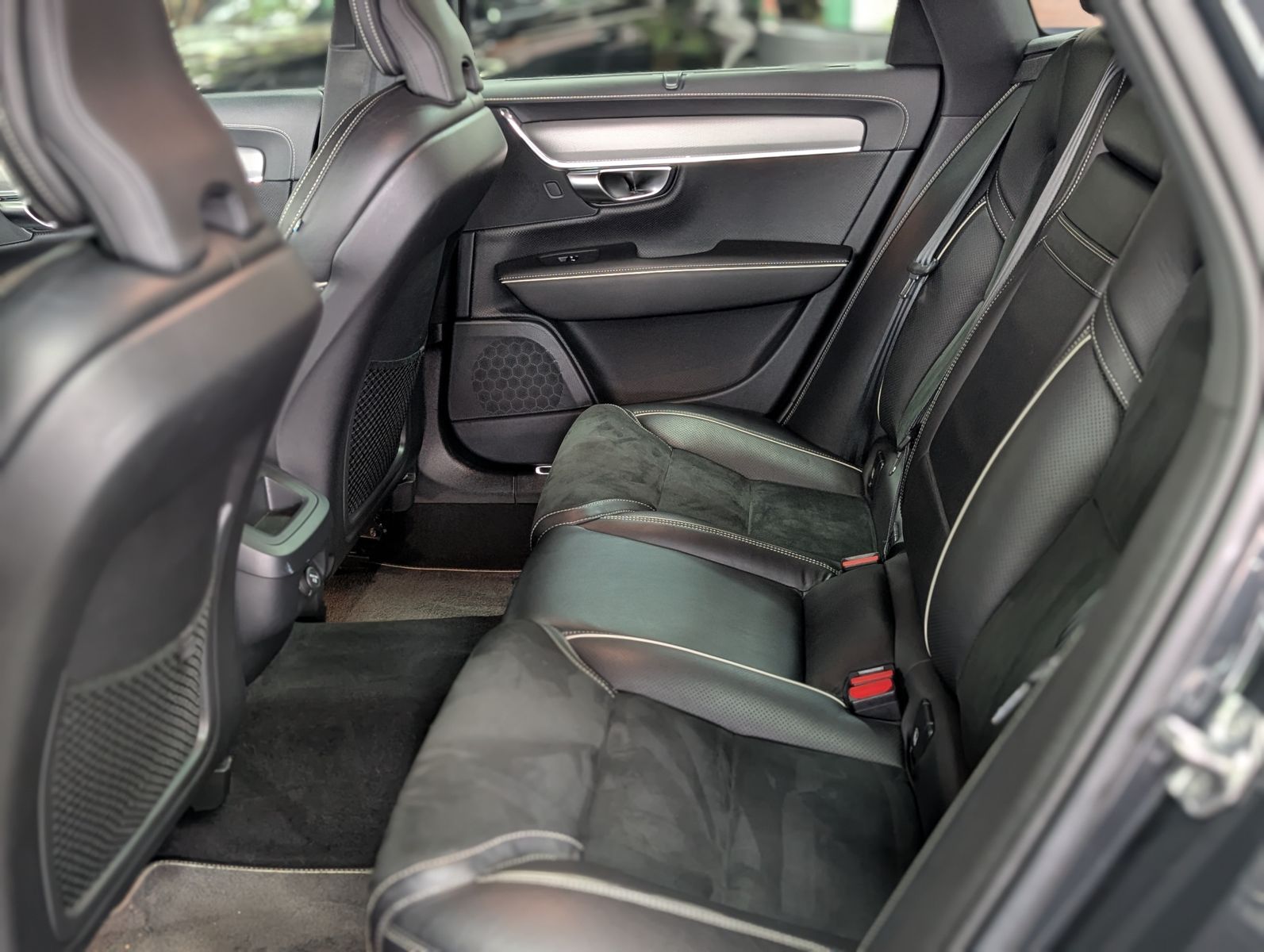 Fahrzeugabbildung Volvo V90 R Design VIRT MEMO KAM SHZ LEDER LED APP 19"