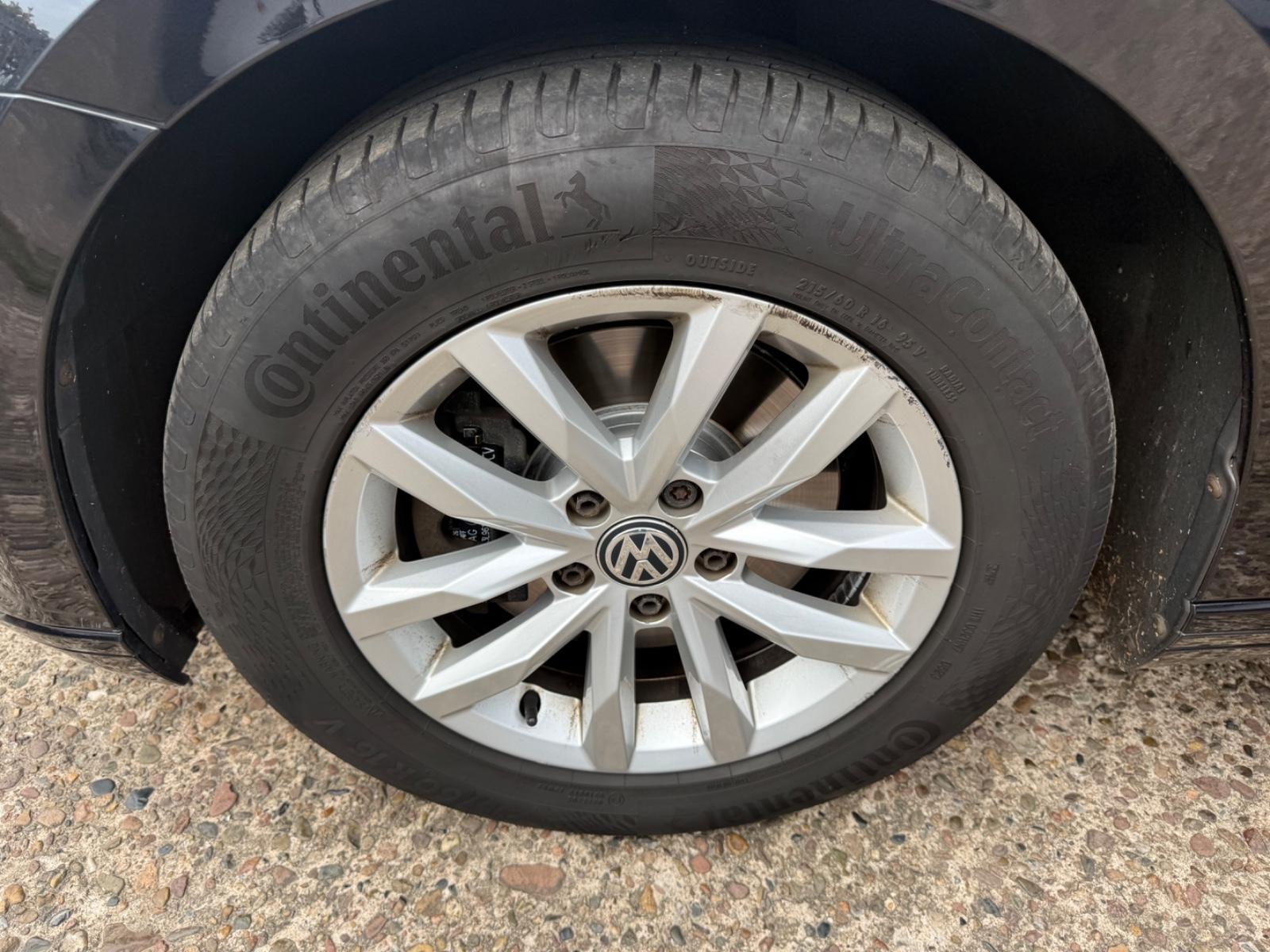 Volkswagen Passat 2015 — photo 25
