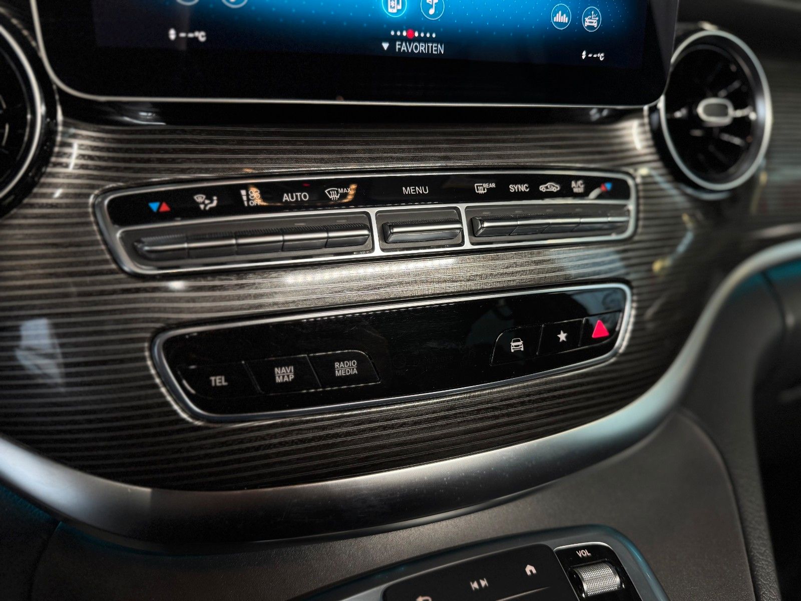 Fahrzeugabbildung Mercedes-Benz V 300d Avantgarde Edition lang "Agility Control"