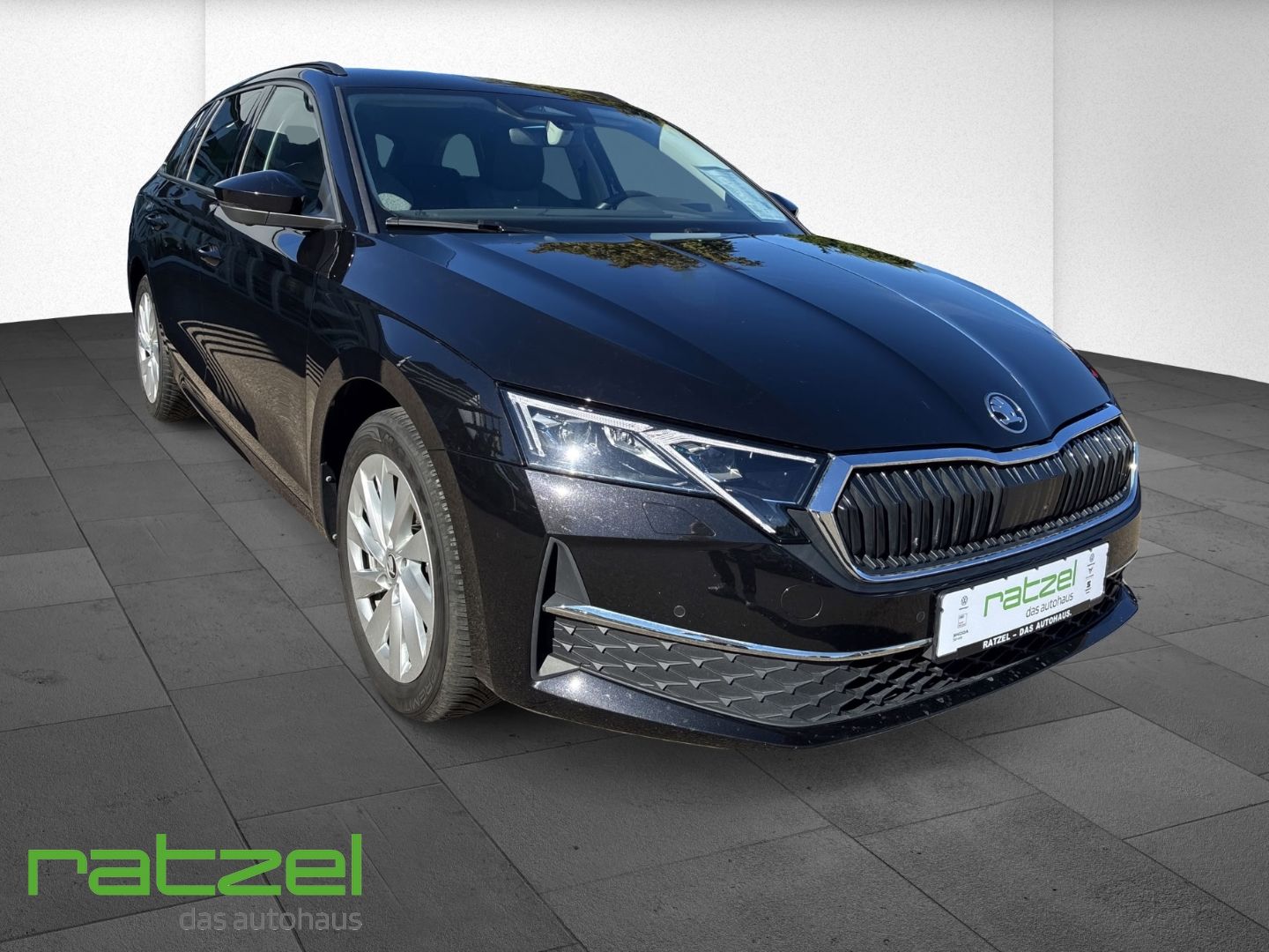 Fahrzeugabbildung SKODA Octavia Combi Selection 2.0 TDI HUD Navi Digital