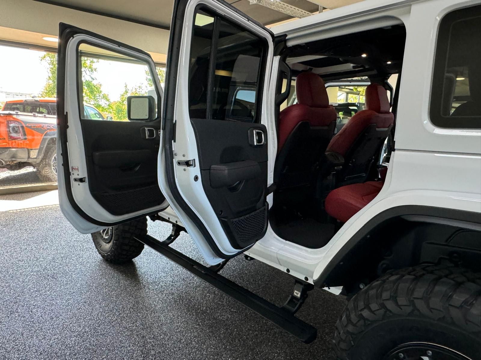 Fahrzeugabbildung Jeep RUBICON 392-V8-3" FAHRWERK-37" REIFEN-POWERSTEPS