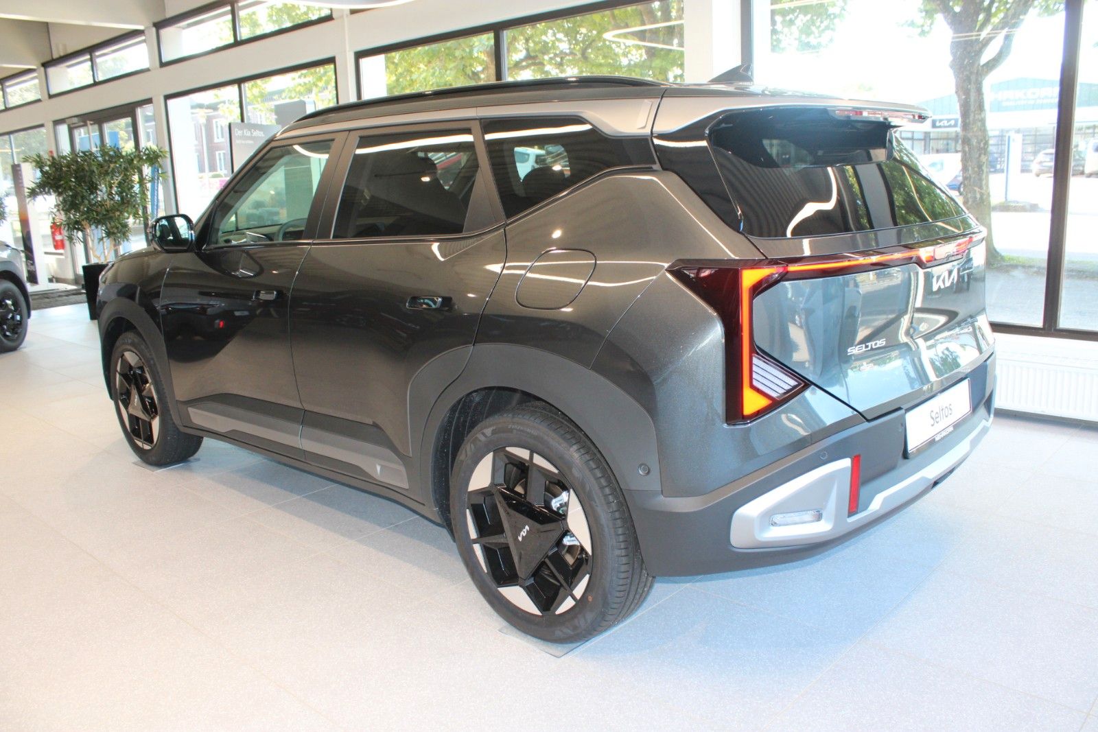 Fahrzeugabbildung Kia Seltos 1.6 T-GDI 2WD Spirit DRIVEWISE SOFORT
