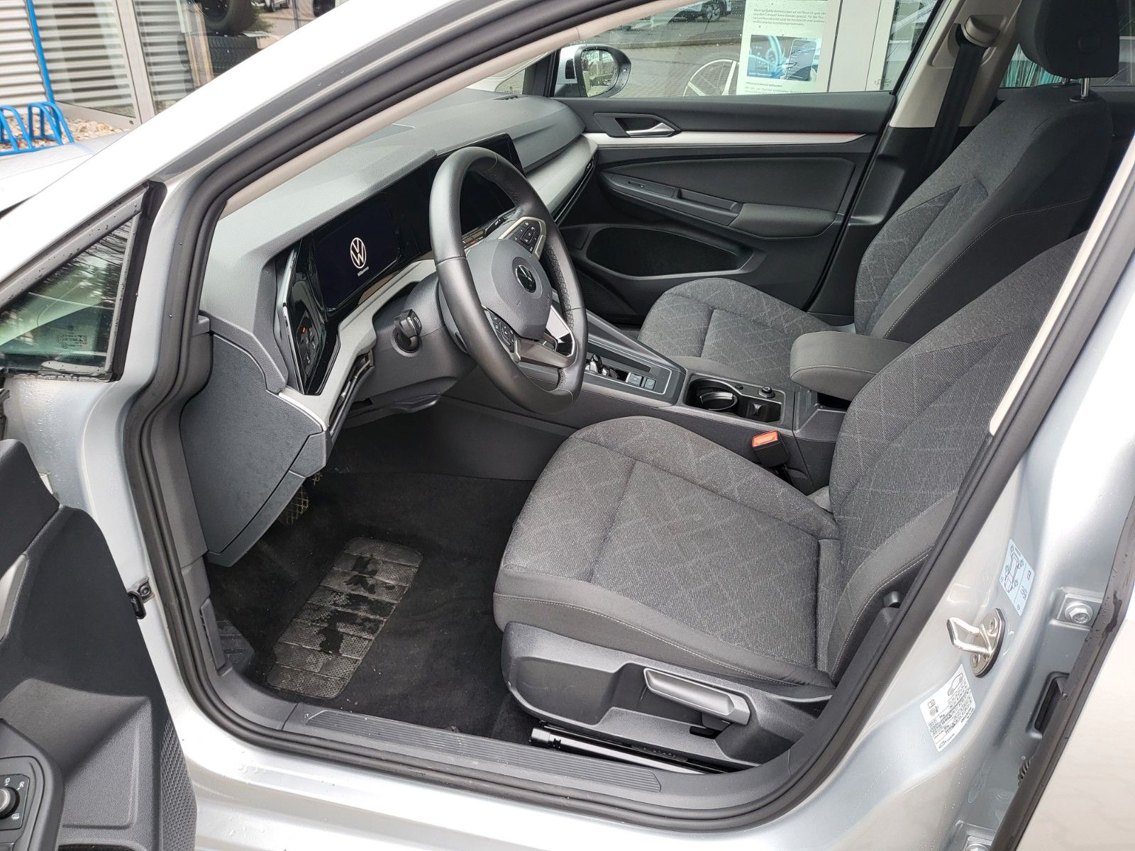 Fahrzeugabbildung Volkswagen Golf VIII Variant 2.0 TDI DSG Life AHZV NAVI