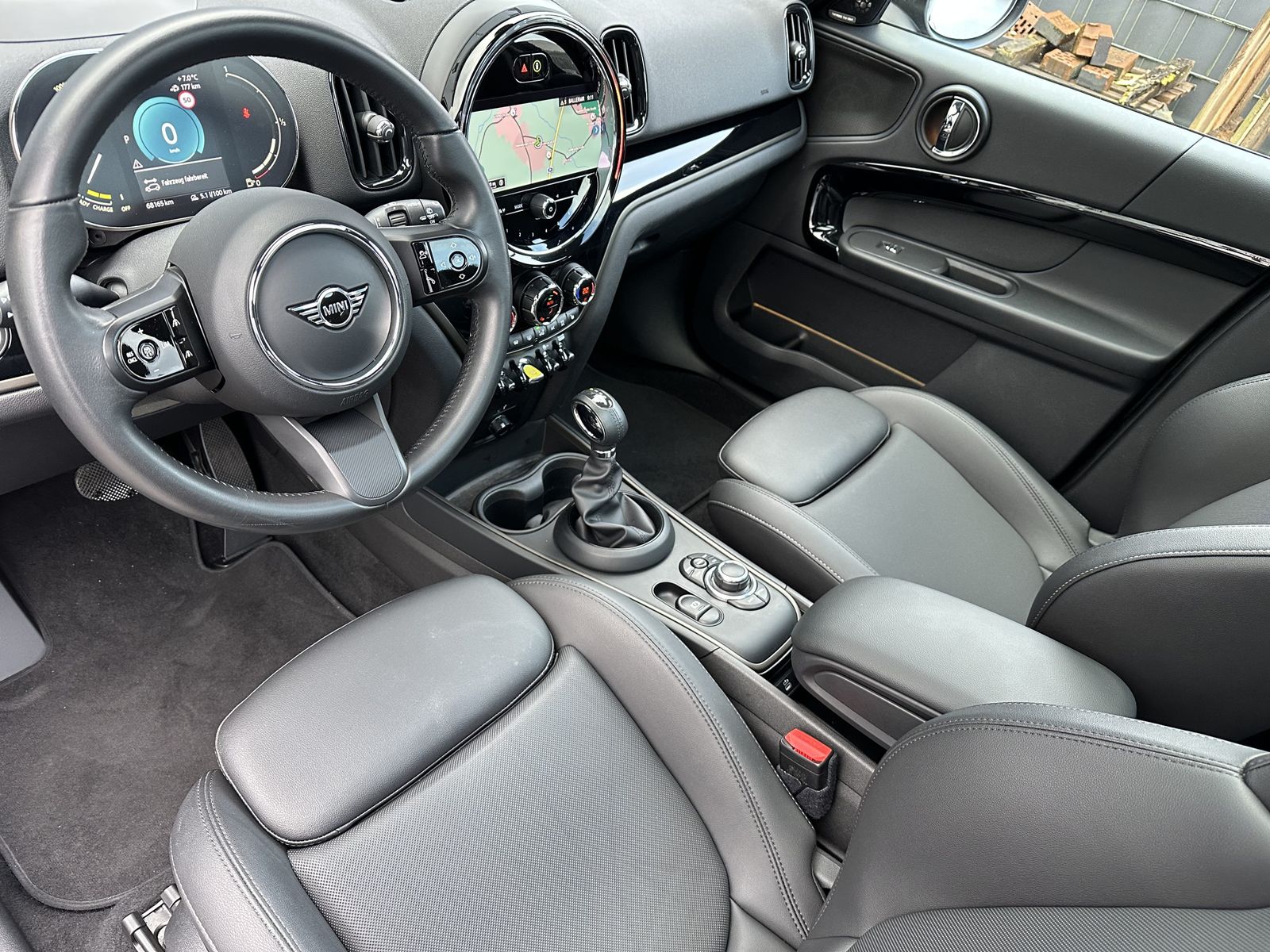 Fahrzeugabbildung MINI Cooper SE Countryman All4 Black NAV+LED+KAM+PANO