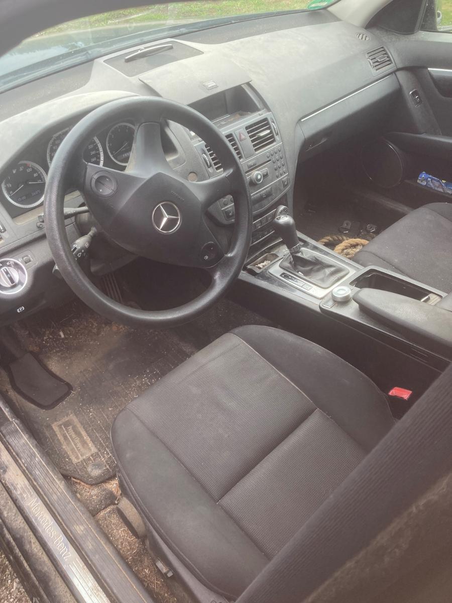 Mercedes-Benz C220 2010 — engine 2.143 cm³, 170 HP (125kW)