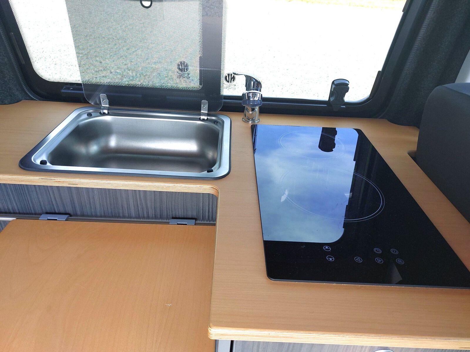 Fahrzeugabbildung Volkswagen Sonstige T6 ähnlich California  Camper