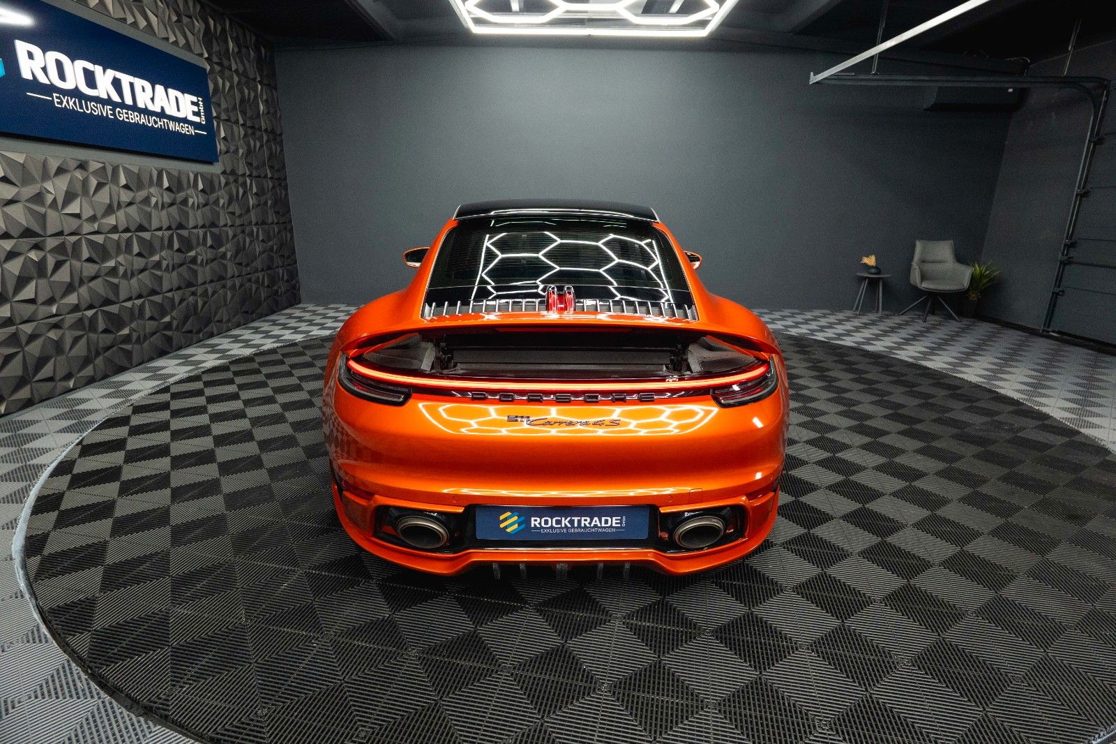 Fahrzeugabbildung Porsche 992 911 Carrera 4 S TECHART AKRAPOVIC 111 Punkte