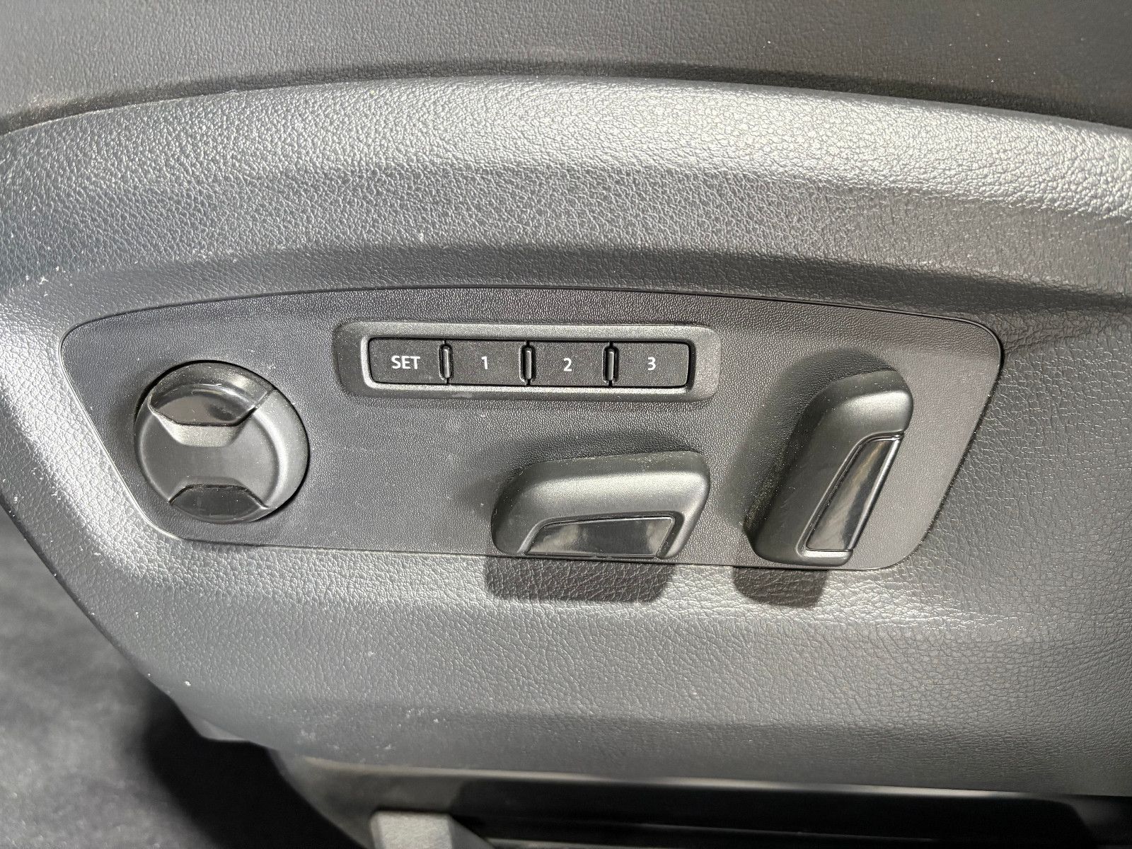 Fahrzeugabbildung Volkswagen T6.1 Transporter Multivan Edition 4MOTION/7-SITZ