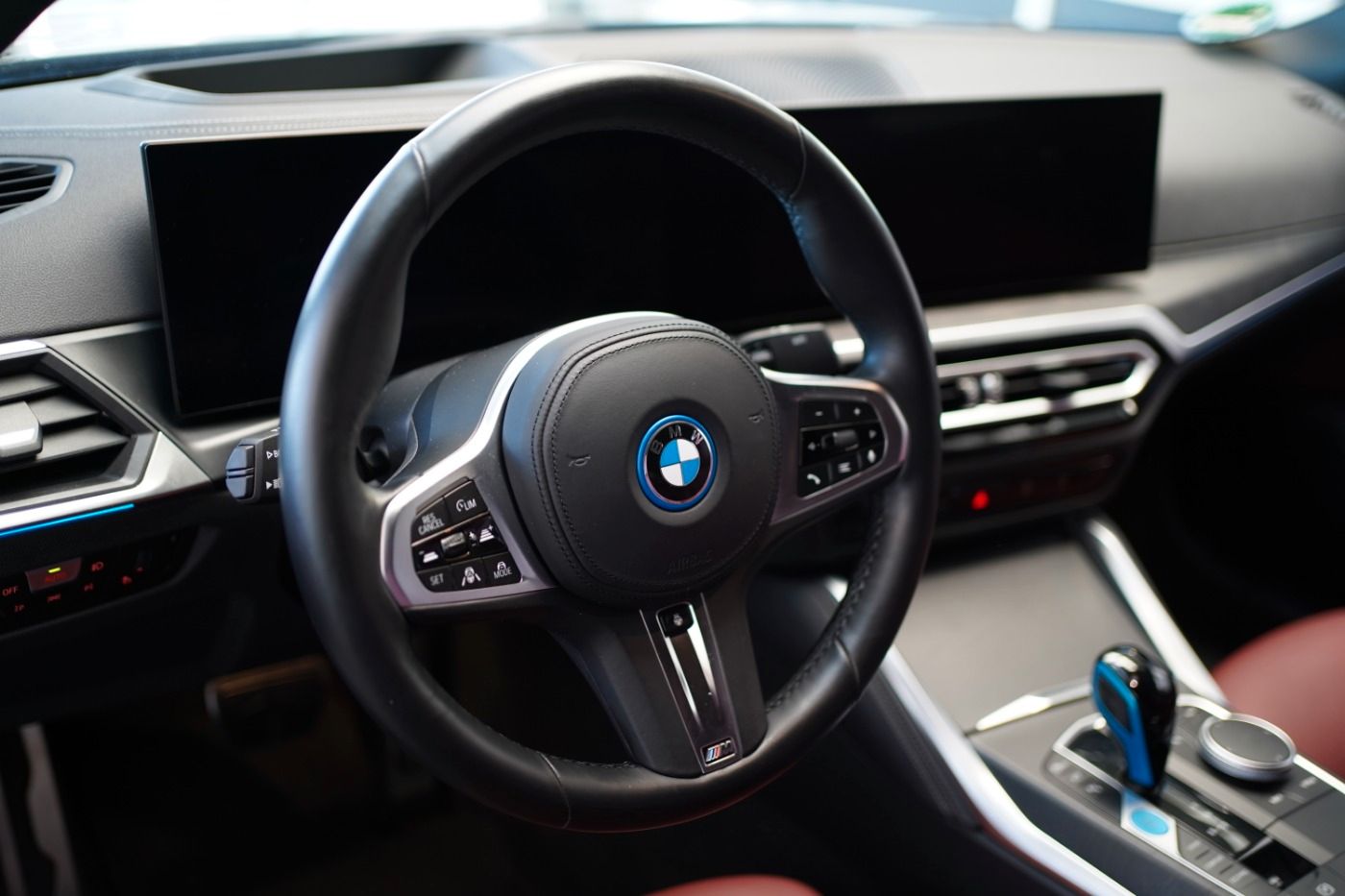 Fahrzeugabbildung BMW i4 eDrive40 GC M-Sport +ParkingAssistent+Komfort