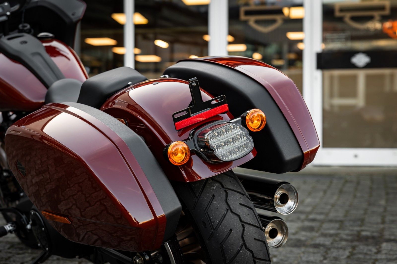 Fahrzeugabbildung Harley-Davidson FXLRST LOW RIDER ST 117 -SOFORT VERFÜGBAR