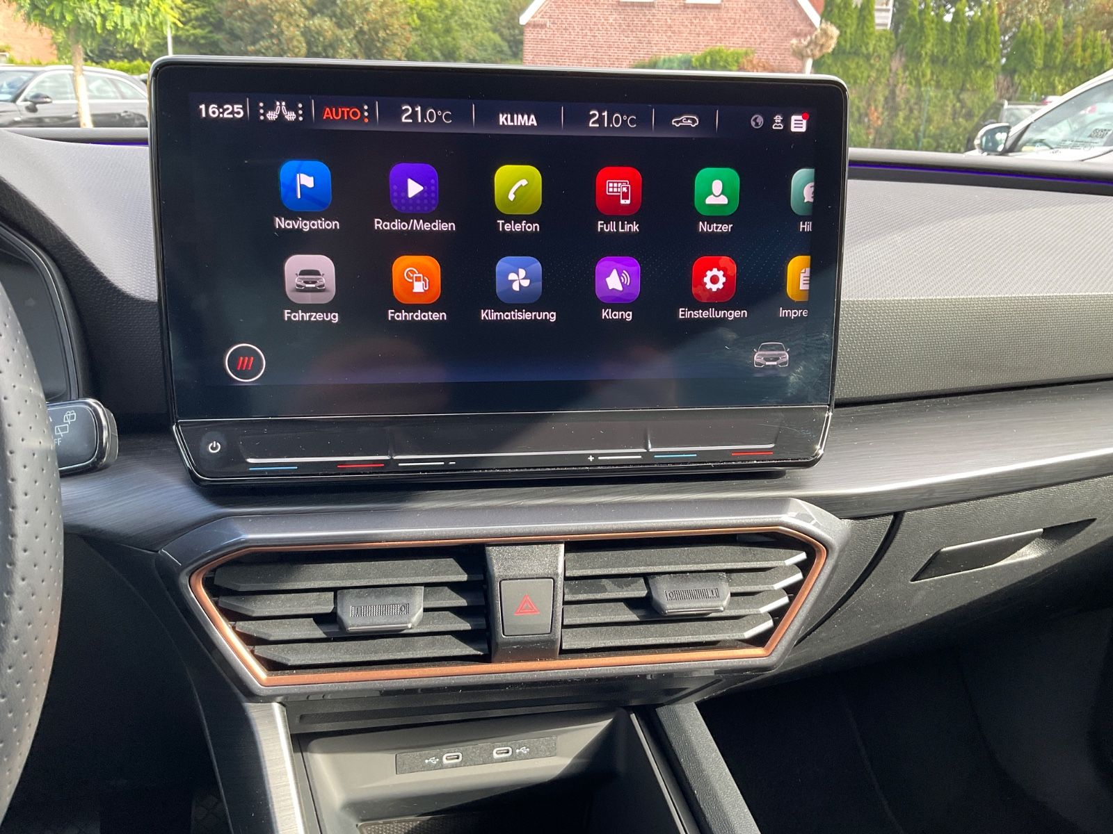 Fahrzeugabbildung CUPRA Leon 1.5 eTSI DSG,Kamera,Navi,VirtualDisplay