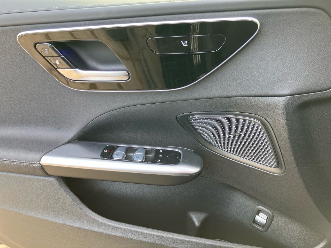 Fahrzeugabbildung Mercedes-Benz C 300 d T AMG+AHK+EASYPACK+AMBIENTE+KAMERA+