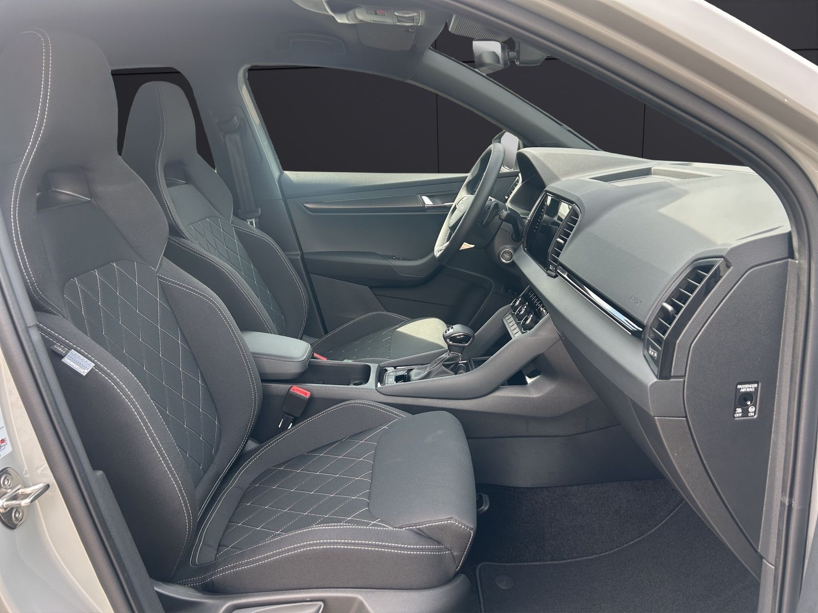 Fahrzeugabbildung SKODA Karoq 2.0 TSI Sportline 4x4 AHK MATRIX ACC