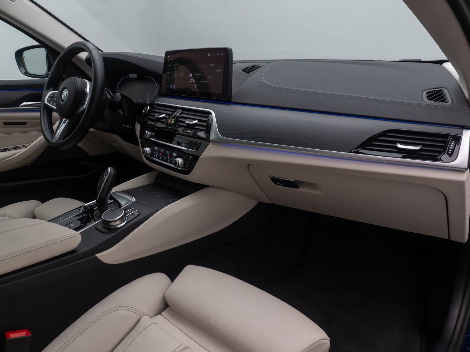 Fahrzeugabbildung BMW 530d xD Luxury Line ACC H/K AHK Panorama HUD 19"