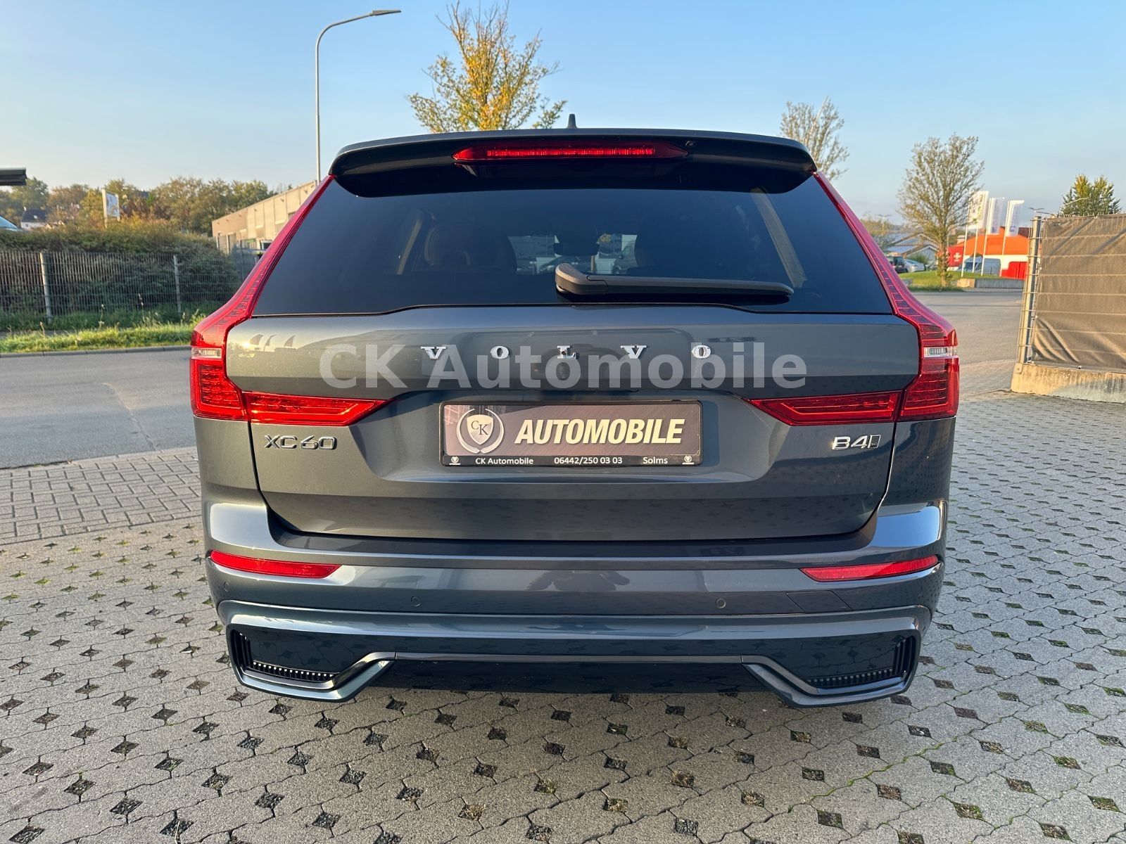 Fahrzeugabbildung Volvo XC60 B4 Plus Dark AWD/BLIS/Navi/LED/Kamera/AHK