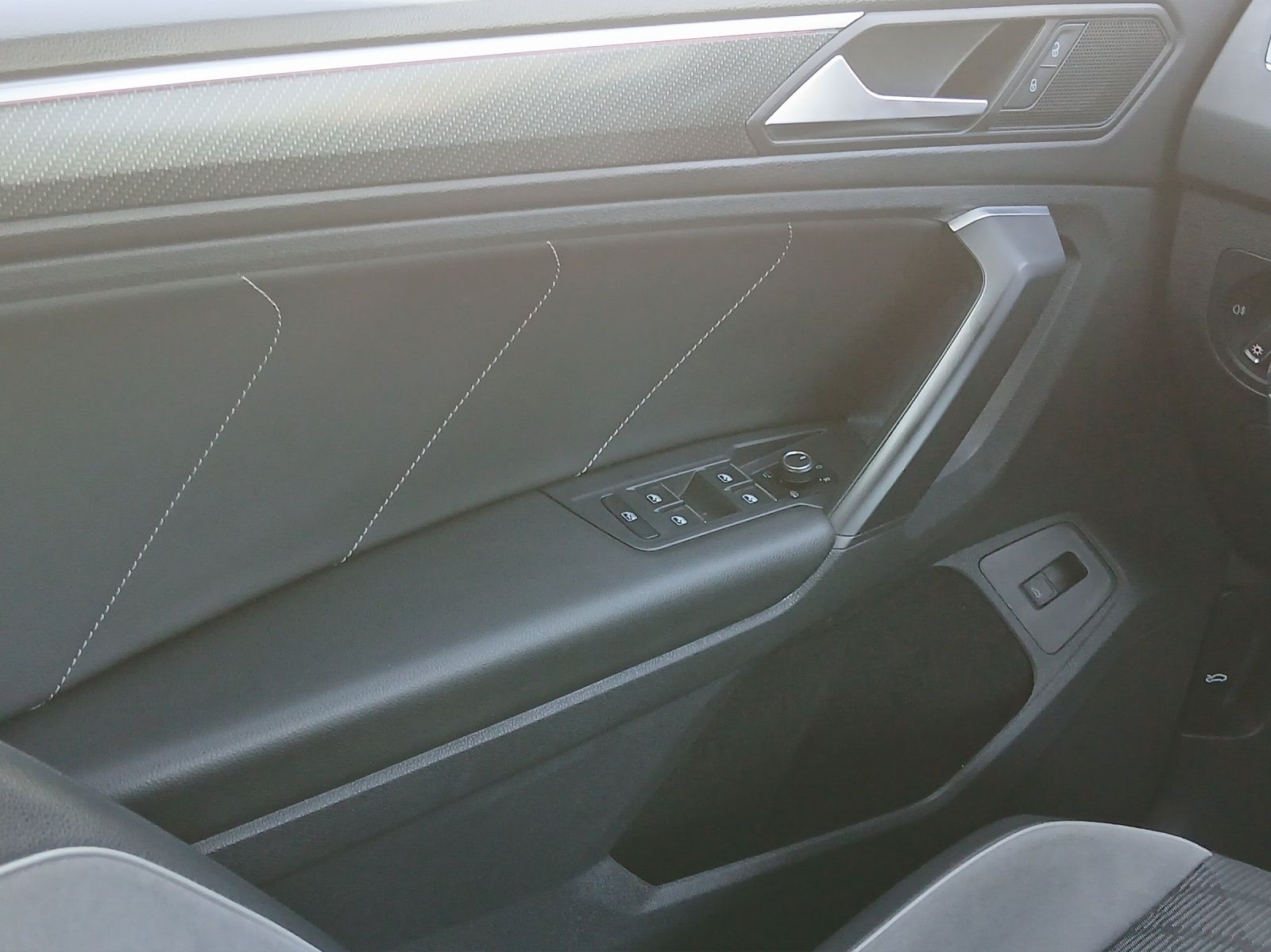 Fahrzeugabbildung Volkswagen Tiguan TDI R-Line FAHRSCHULE