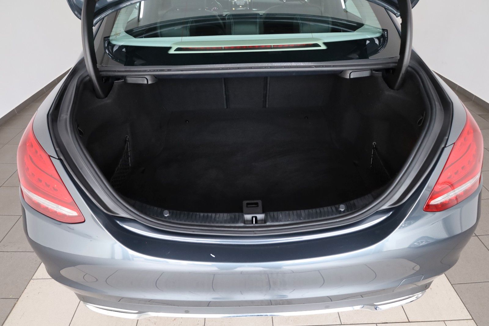 Fahrzeugabbildung Mercedes-Benz C180 CGI Lim T.Leder,Navi,LED,SD,SH,PDC,SR+WR