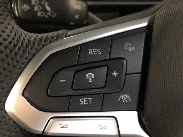 Fahrzeugabbildung Volkswagen T-Roc R-Line 1.0 TSI Sportpaket Navi LED ACC App