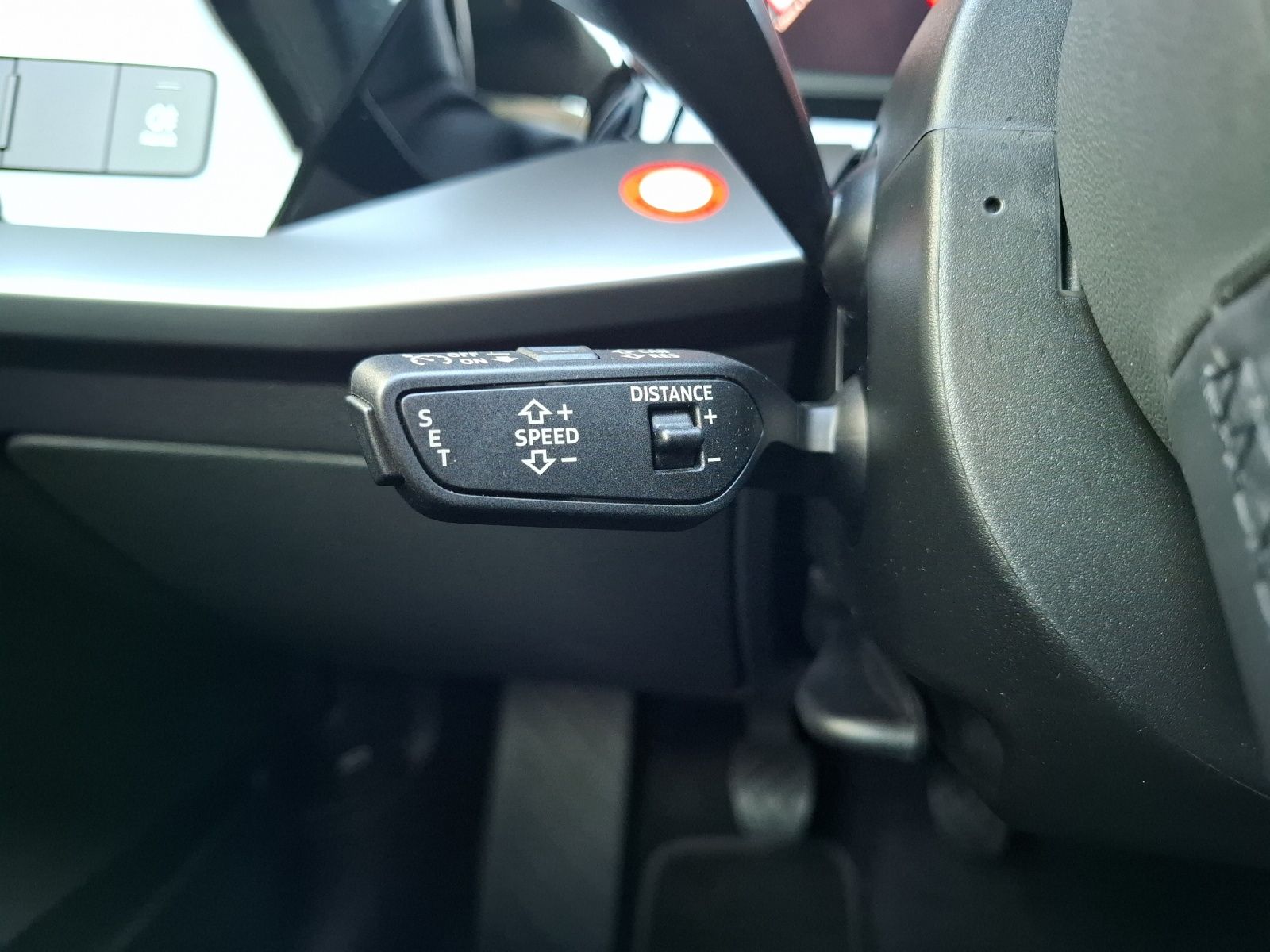 Fahrzeugabbildung Audi A3 Sportback 30 TFSI advanced Navi AVC ACC PDC S