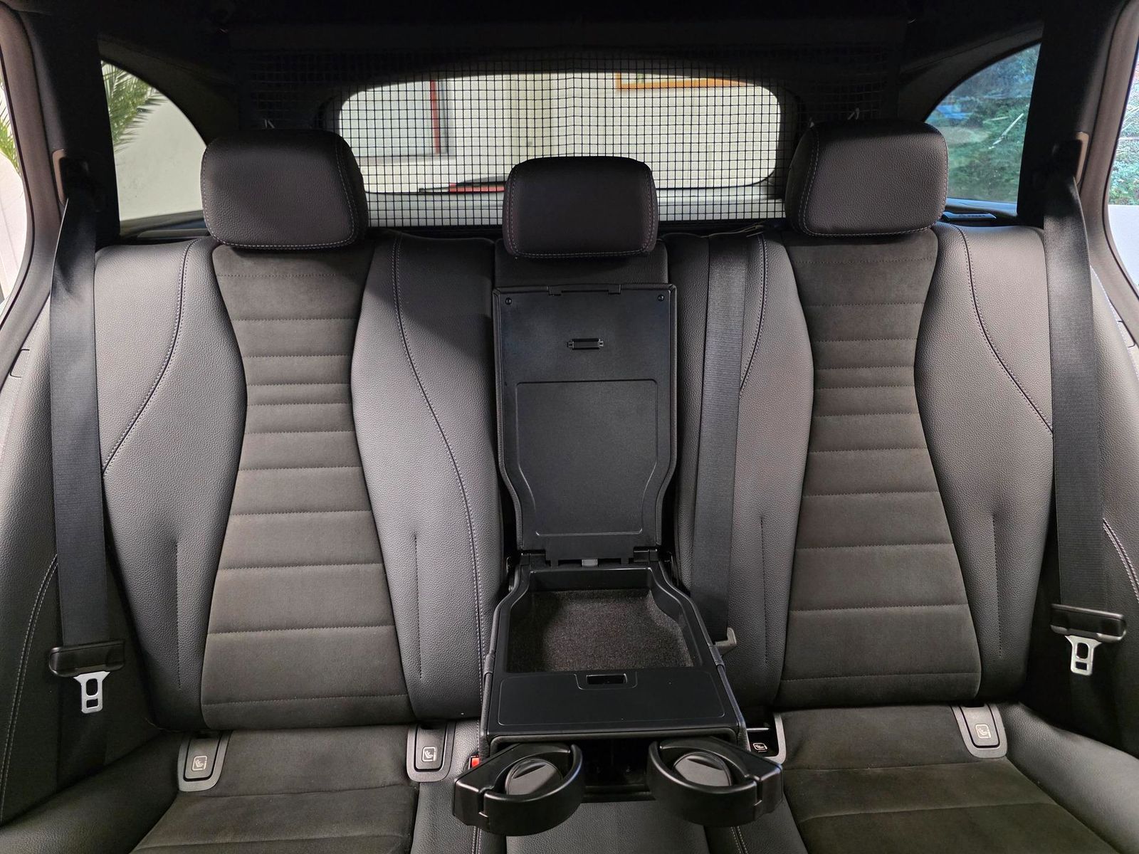 Fahrzeugabbildung Mercedes-Benz E 300 T Automatik AMG Line/20"Alu/Ahk