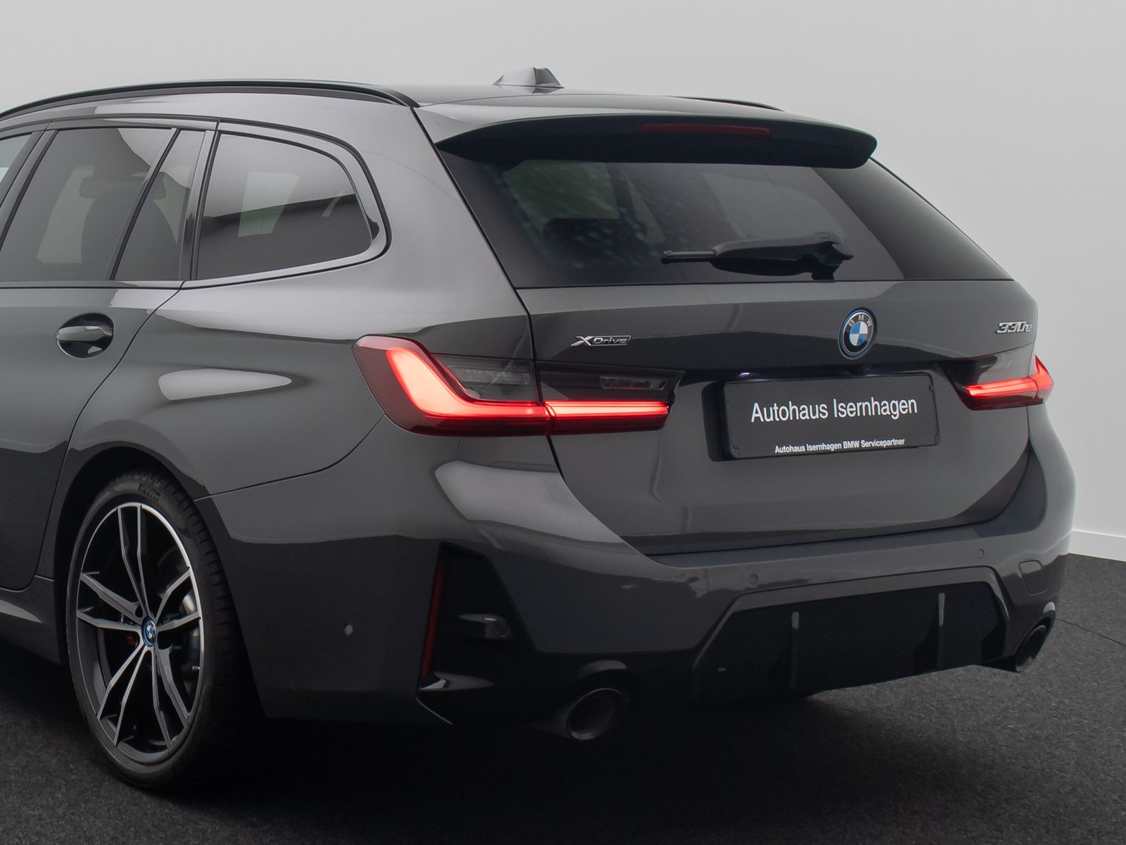 Fahrzeugabbildung BMW 330e xD M Sport HUD DAB Kamera HiFi Komf 19Zoll