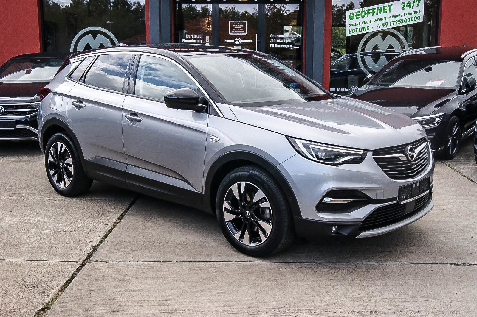Fahrzeugabbildung Opel Grandland X 1.6 Ultimate Aut. PANORAMA LEDER ACC