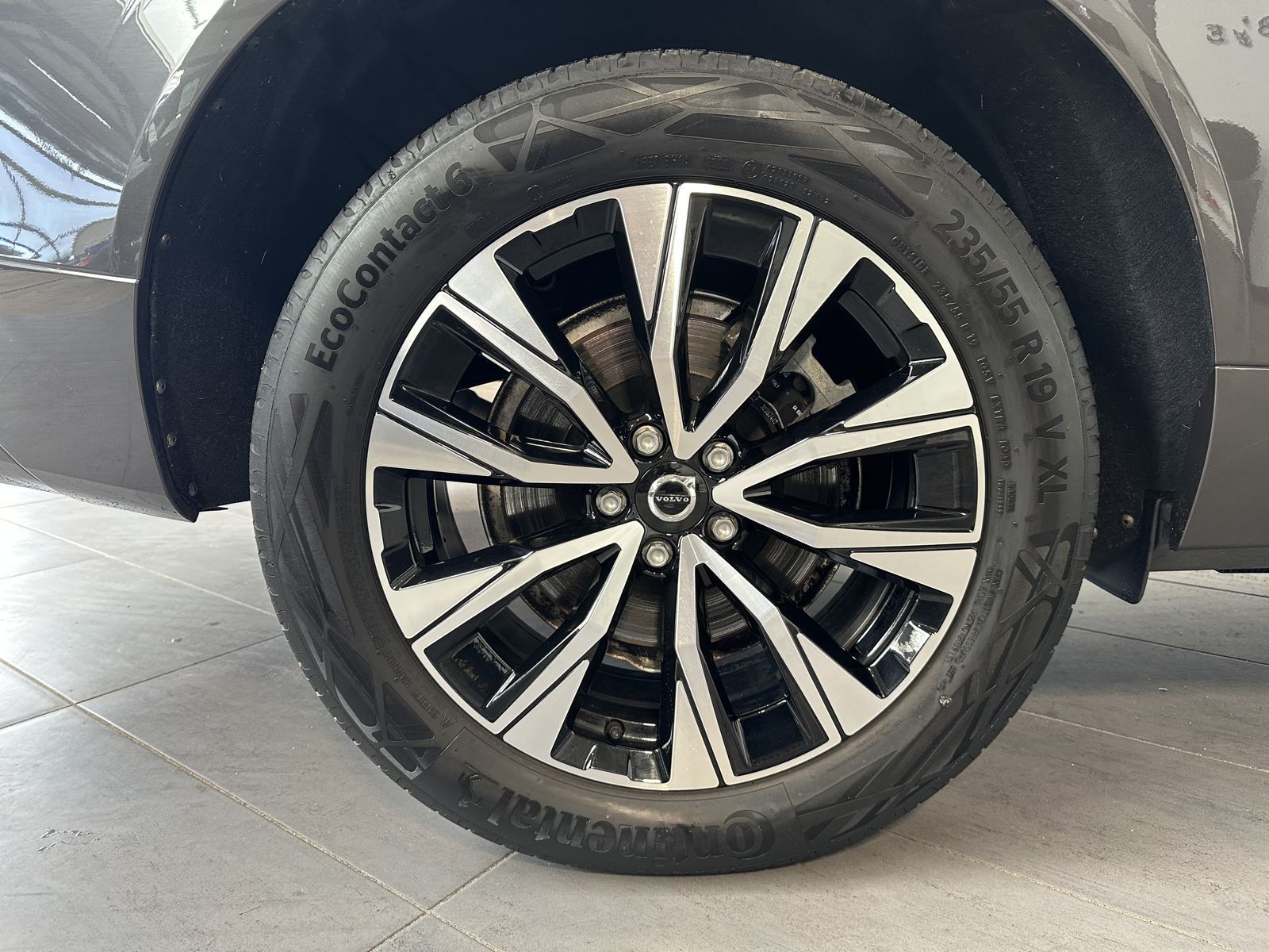 Fahrzeugabbildung Volvo XC60 B4 D Plus Dark NAV+LED+ACC+TOTW+AHK+H&K+1HD