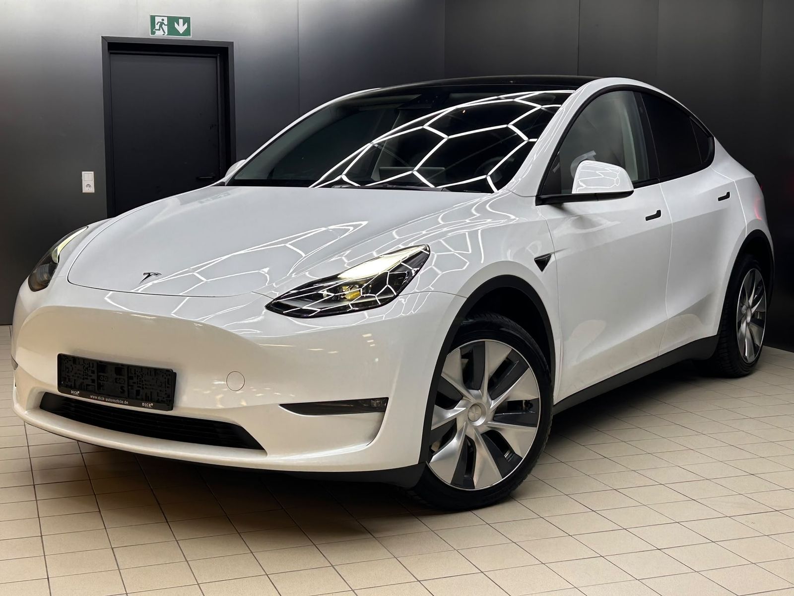 Tesla Model Y Long Range Dual AWD LED NAV SHZ 360 ACC foto 5