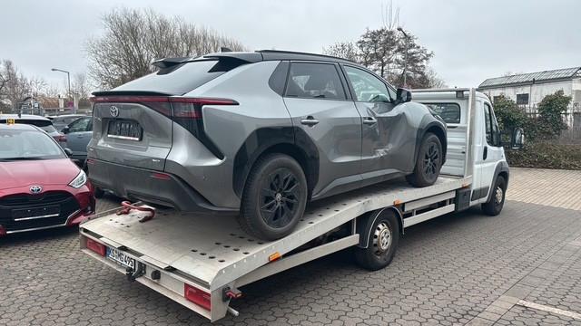 Toyota bZ4X AWD Lounge Neuwagen fahrbereit nur 1027 km