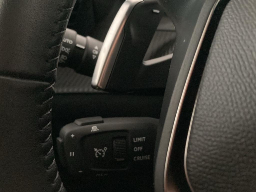 Peugeot 2008 Hybrid Allure AT Shz Navi Kamera PDC v+h