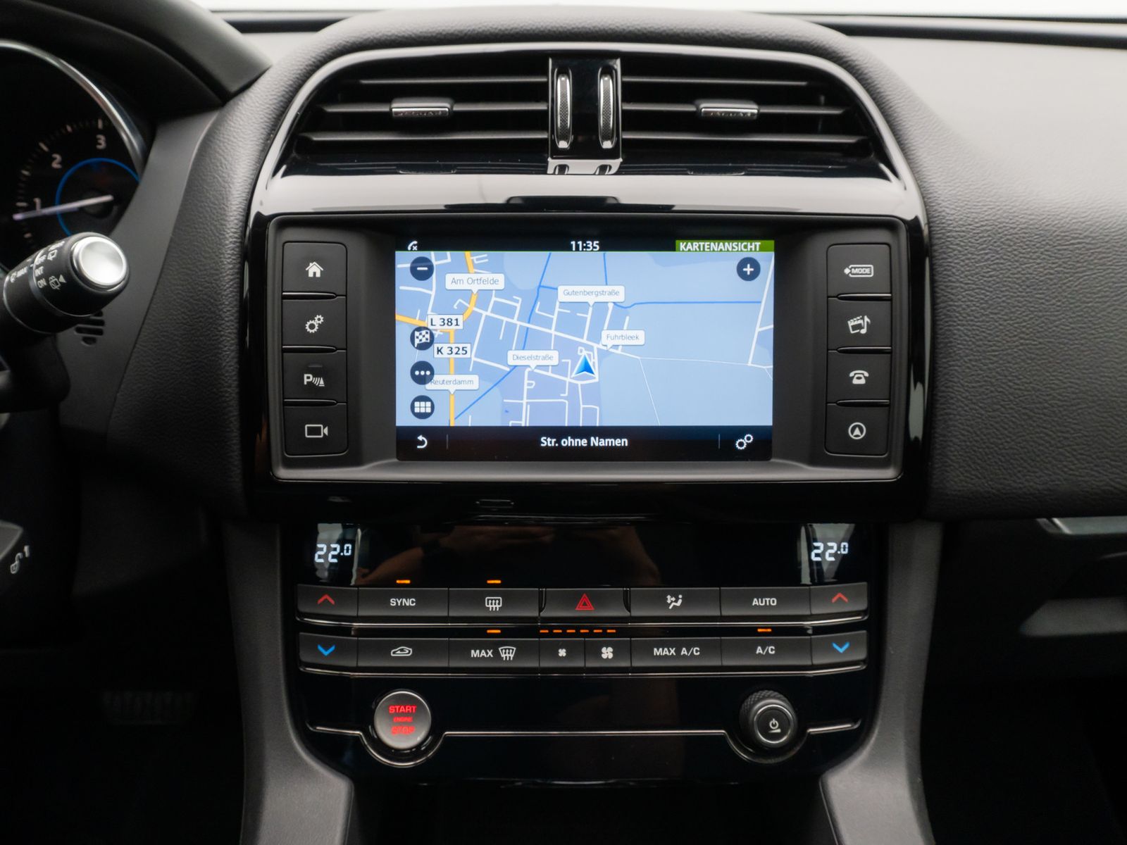 Fahrzeugabbildung Jaguar F-PACE Pure AWD Xenon Memory Kamera Tempomat 20"