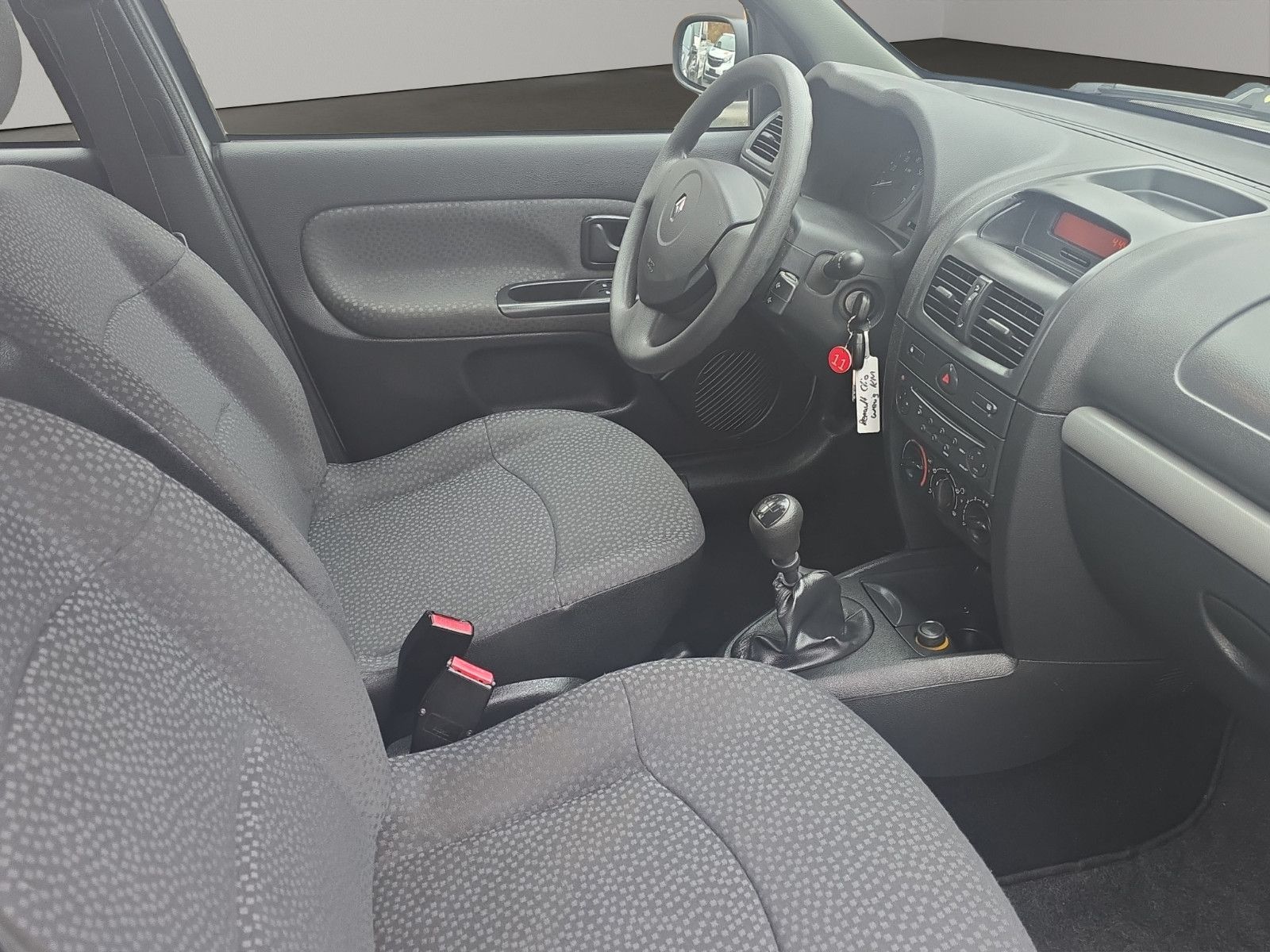 Fahrzeugabbildung Renault Clio II Campus+NUR 61 KM+ALWETTERREIFEN+TÜV NEU