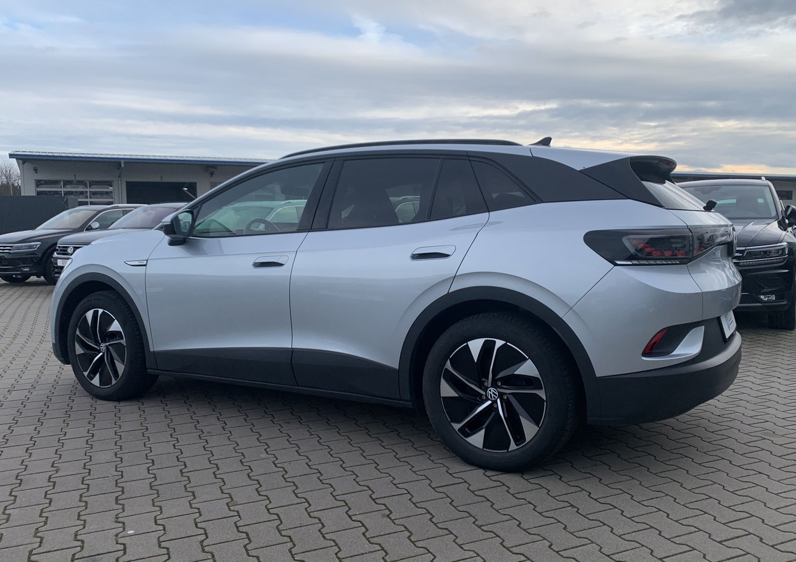 Fahrzeugabbildung Volkswagen ID.4 Pro Performance 150kW*Tech*Pano*LED-Matrix*