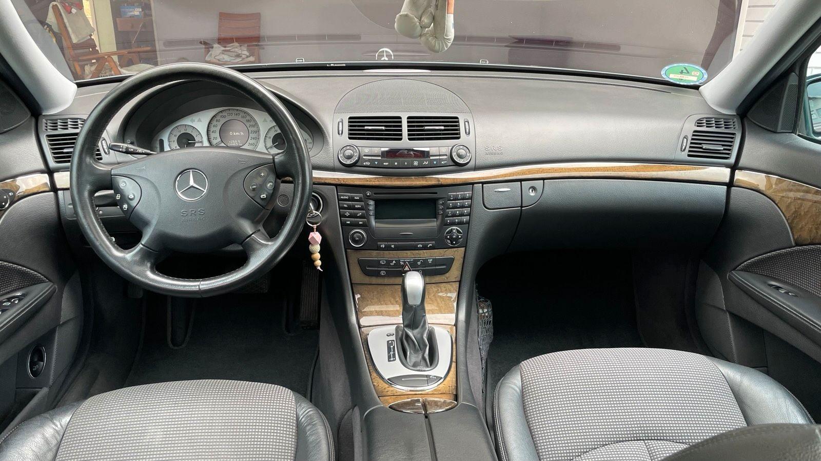 Mercedes-Benz E280 2004 — photo 10