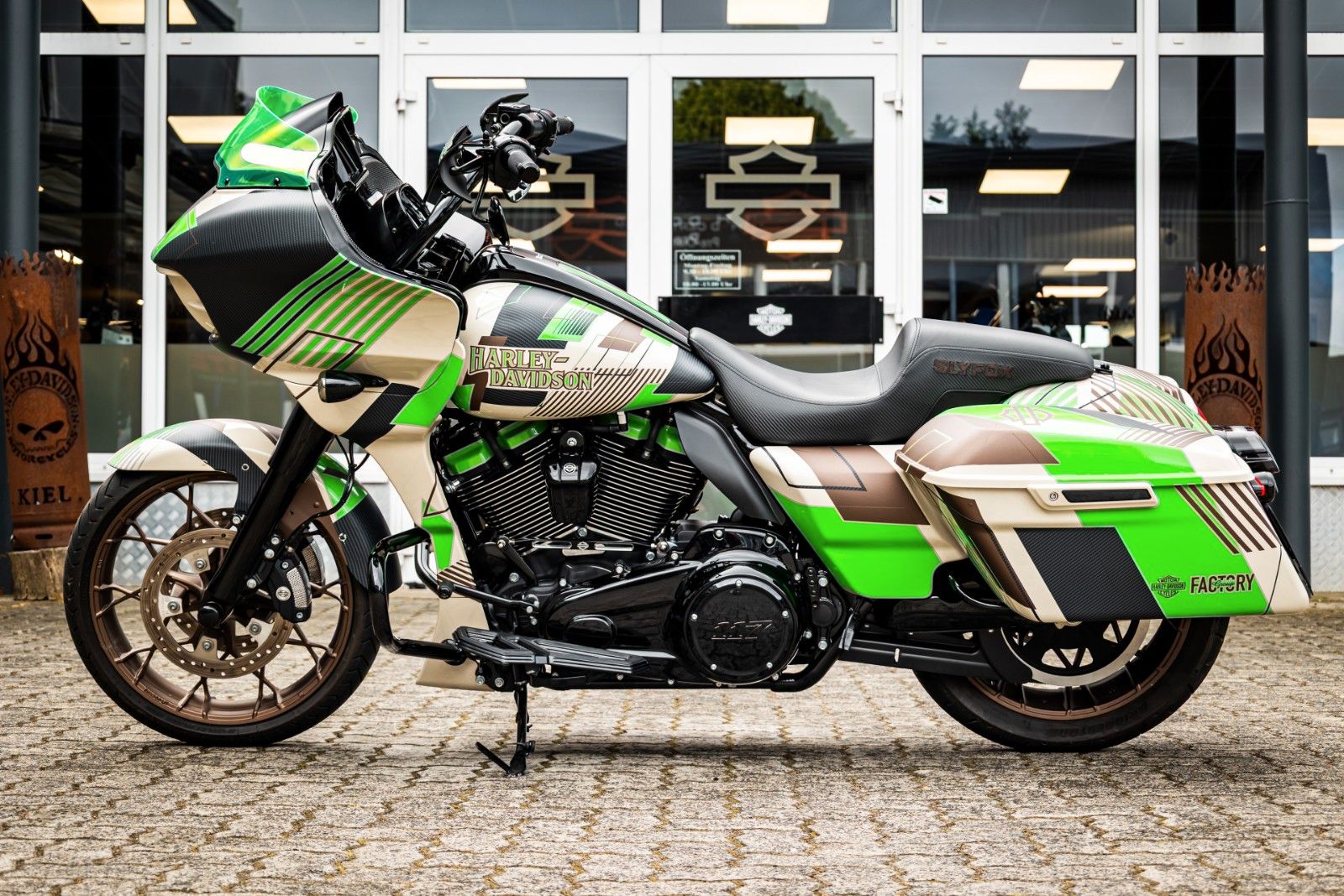 Fahrzeugabbildung Harley-Davidson FLTRXST Road Glide ST - Clubstyle - Kesstech -