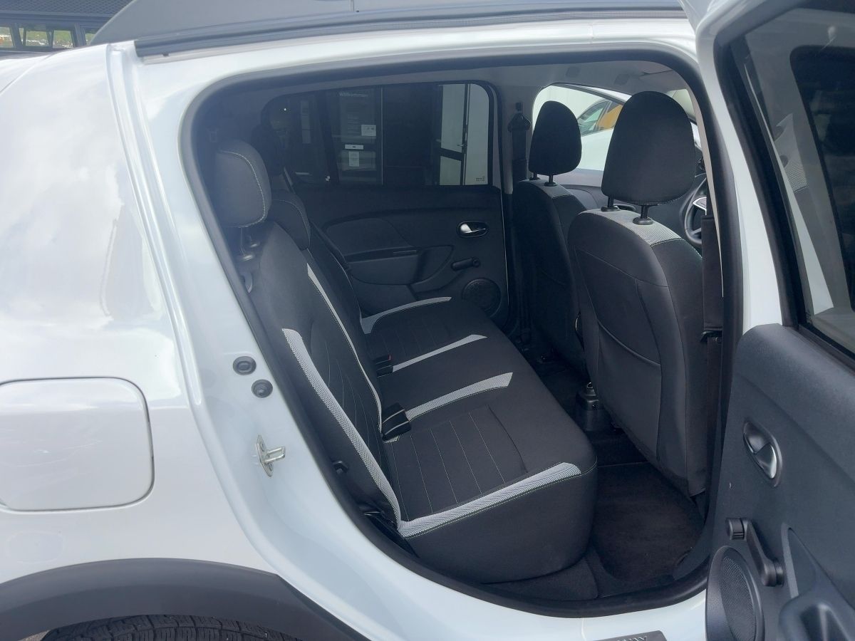 Fahrzeugabbildung Dacia Sandero Stepway Essential TCe 90