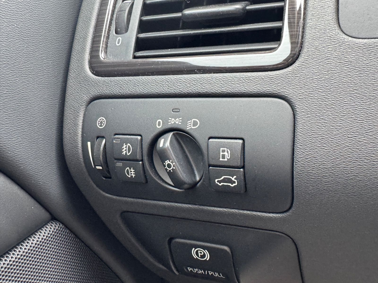 Fahrzeugabbildung Volvo V70 Kombi Momentum /Klimaautom./Navi./AHK/TÜV
