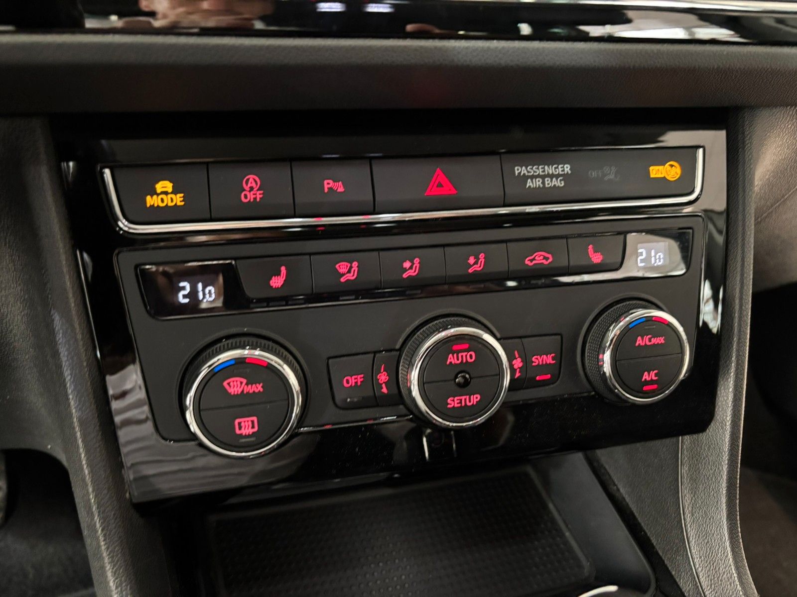 Fahrzeugabbildung SEAT Leon FR 2.0TDI DSG/ACC/SHZ/ALLWETTER