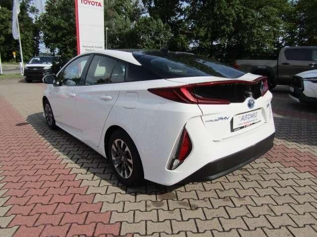 Fahrzeugabbildung Toyota Prius Plug-in Hybrid mit Solar-Dach
