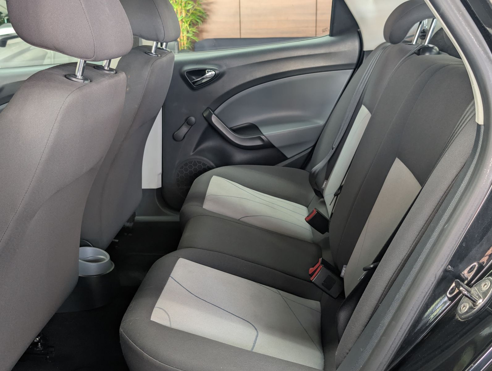 Fahrzeugabbildung SEAT Ibiza Reference Limo 1.4 EURO 5 TÜV KLIMA AUX