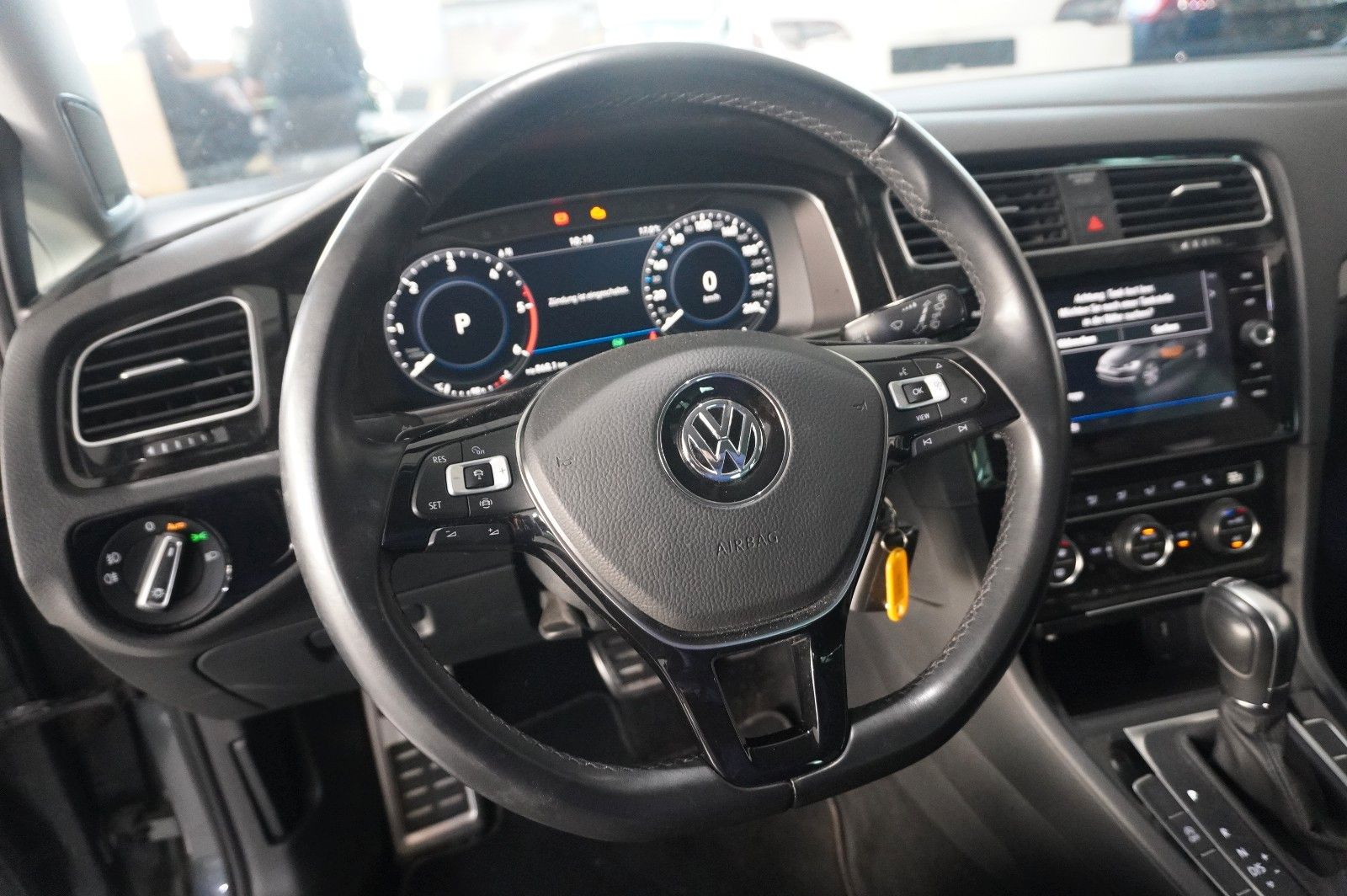 Fahrzeugabbildung Volkswagen Golf VII Lim. 2.0D JOIN NAVI/LED/KAMERA/DYNA./SH